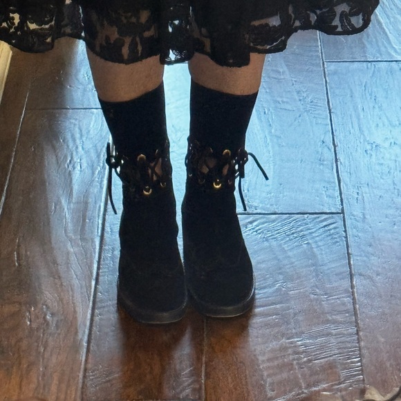 CHANEL Velvet Mid calf boot, Sz 37 - Picture 10 of 15